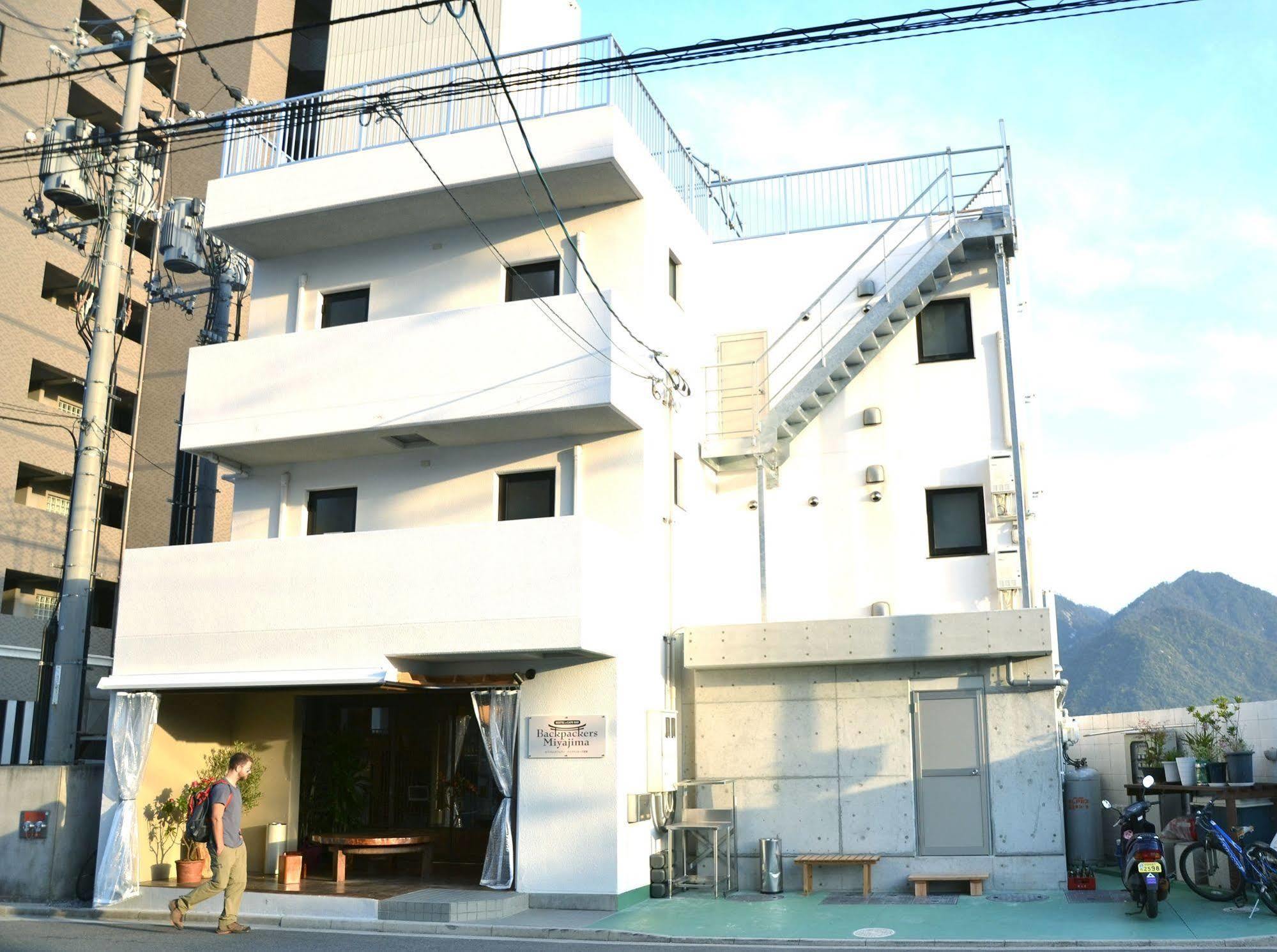 Hostel & Cafe Bar Backpackers Miyajima Itsukushima Exterior photo